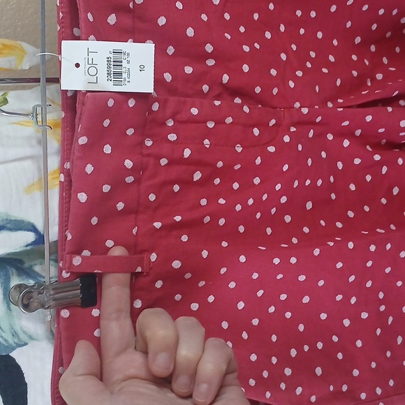 LOFT BRAND NEW SIZE 10 POLKA DOT RED SHORTS 🐞 - Picture 4 of 9
